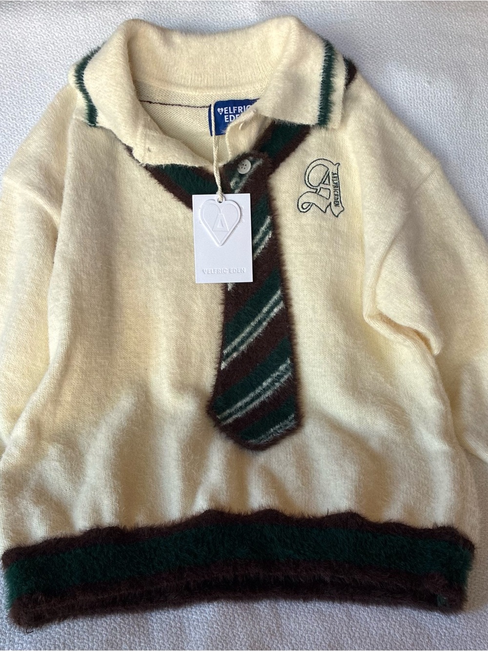 Aelfric Eden Cream V-Neck Sweater with Green & Brown Striped Detachable Tie